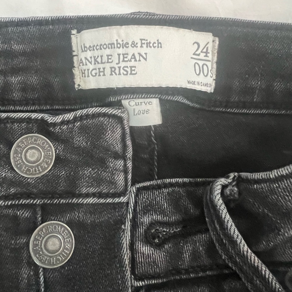Gray Abercrombie ripped jeans 00